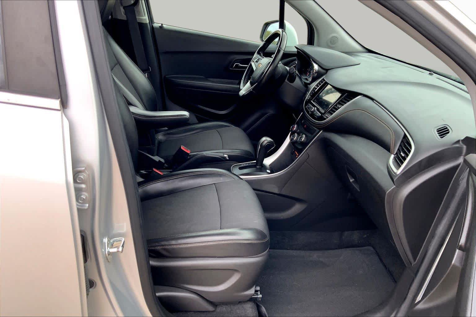 Used 2019 Chevrolet Trax LT w/ LT Convenience Package FWD image 8