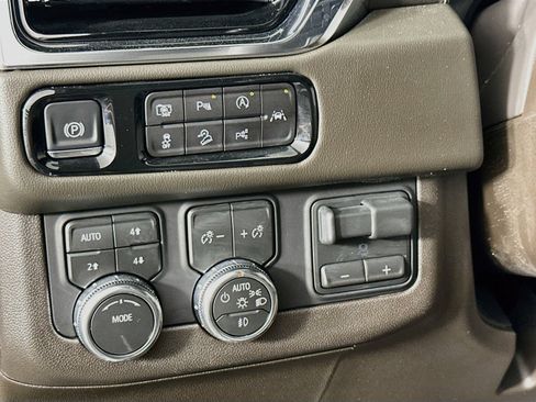 Used 2026 GMC Yukon XL Elevation AWD/4WD image 11