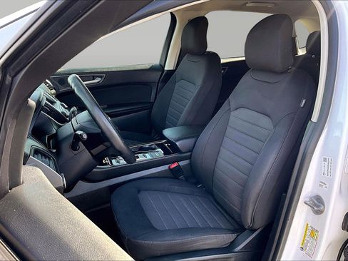 Used 2019 Ford Edge SE w/ SE Fleet Driver's Package image 24