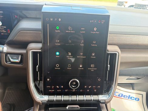 Used 2025 GMC Yukon XL Denali Ultimate AWD/4WD image 20