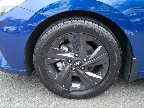 Certified 2023 Hyundai Elantra SEL w/ Winter Weather Package FWD image 8