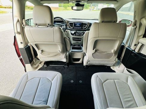 Used 2019 Chrysler Pacifica Touring-L w/ Advanced Safetytec Group FWD image 25