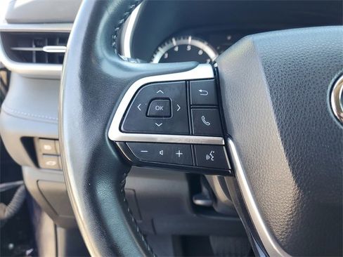 Used 2023 Toyota Highlander L image 16
