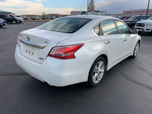 Used 2013 Nissan Altima 2.5 SL w/ Technology Pkg image 2
