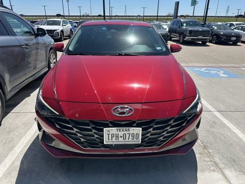 Used 2023 Hyundai Elantra Limited image 3