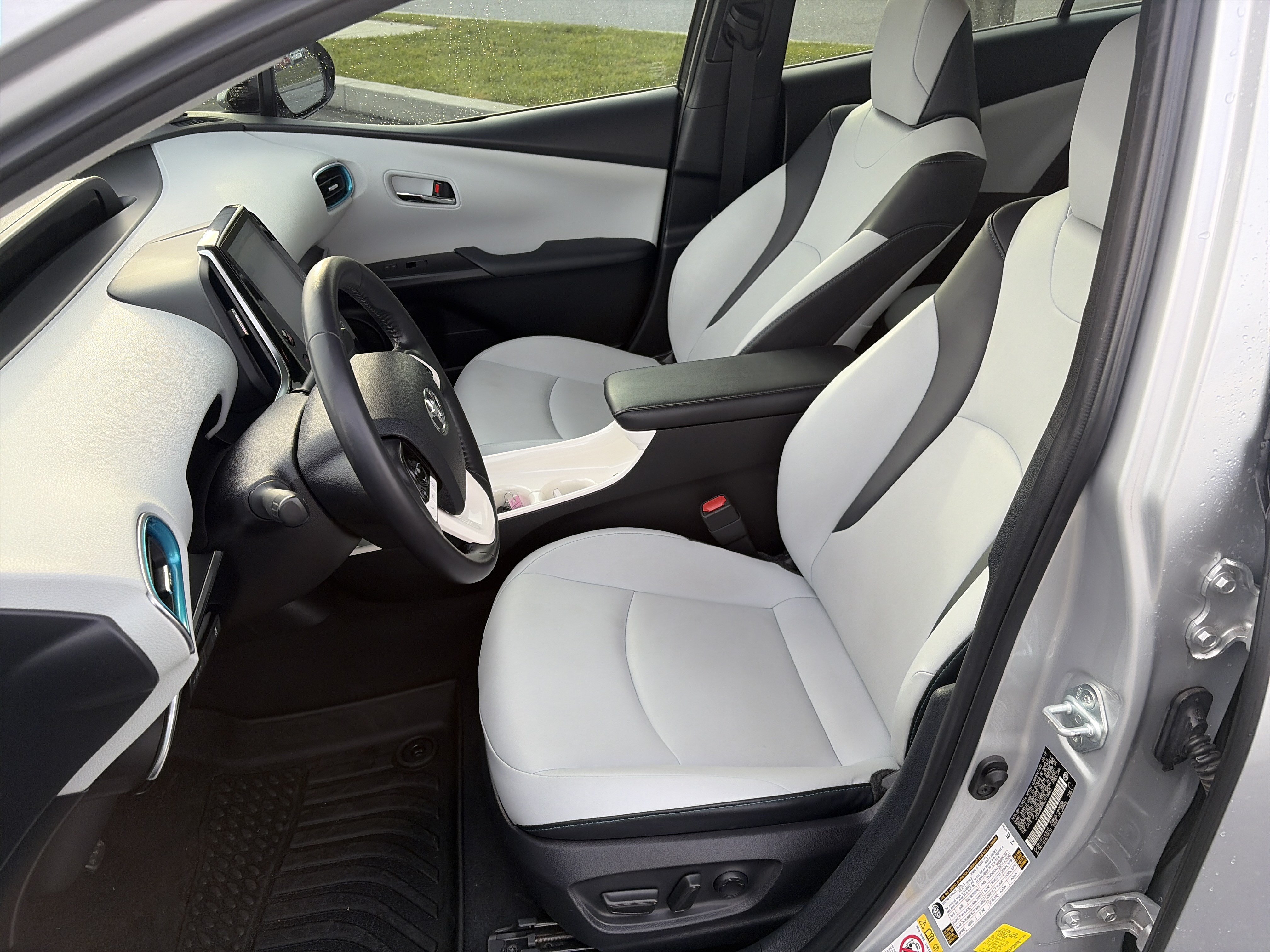 Used 2019 Toyota Prius Prime Premium FWD image 14