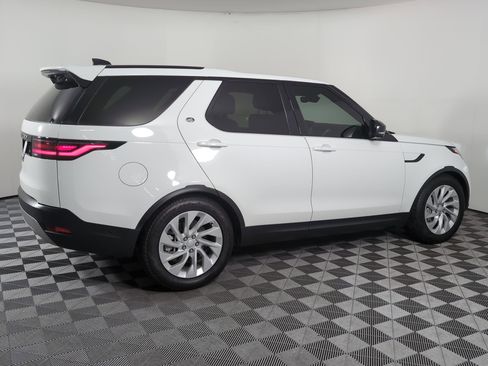 Used 2025 Land Rover Discovery S image 8