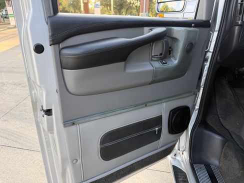 Used 2013 GMC Savana 1500 RWD image 34