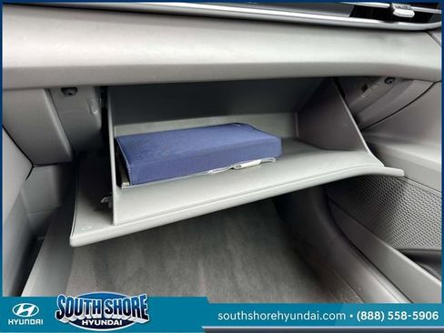 Certified 2024 Hyundai Elantra SE FWD image 36