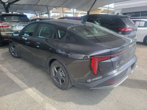 Used 2025 Kia K4 LXS image 11