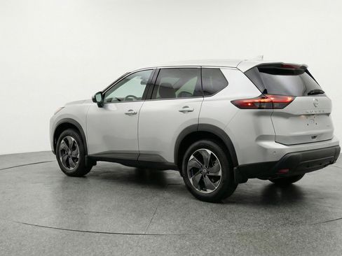 Used 2025 Nissan Rogue SV image 6