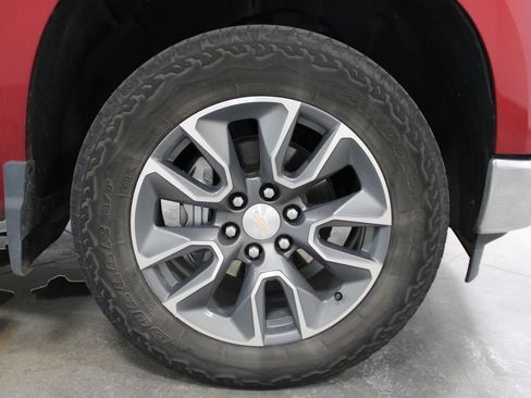 Used 2023 Chevrolet Silverado 1500 LT AWD/4WD image 32