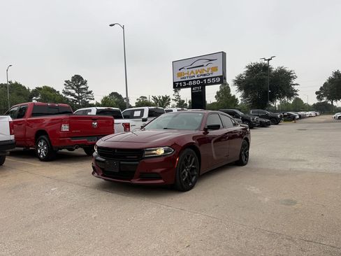Used 2021 Dodge Charger SXT w/ Blacktop Package RWD image 42