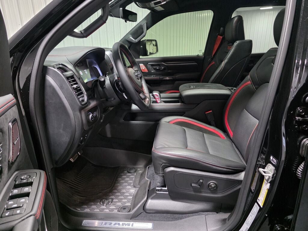 Used 2027 RAM 1500 4x4 Crew Cab image 15