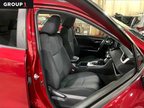 Used 2022 Toyota RAV4 XLE w/ Convenience Package image 9