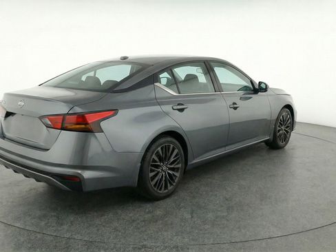 Used 2025 Nissan Altima 2.5 SV image 9