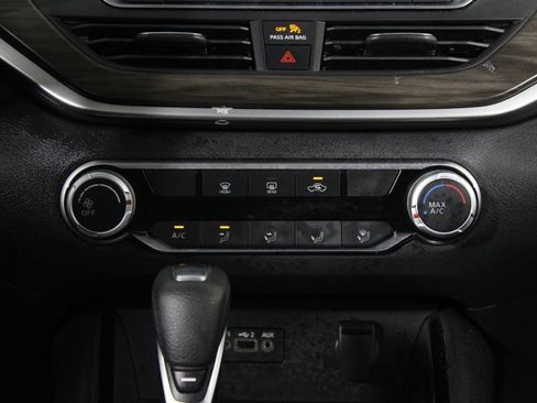 Used 2024 Nissan Altima 2.5 SV FWD image 19
