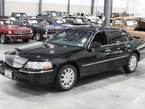 Used 2006 Lincoln Town Car Signature Limited RWD image 28