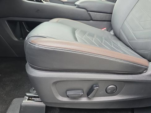 Used 2025 Nissan Pathfinder Platinum w/ Cargo Package FWD image 28