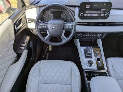 Used 2022 Mitsubishi Outlander SEL image 17