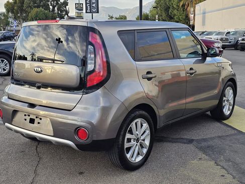 Used 2018 Kia Soul + FWD image 4