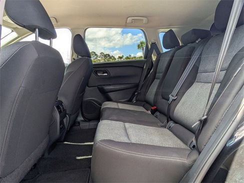 Used 2025 Nissan Rogue SV image 15