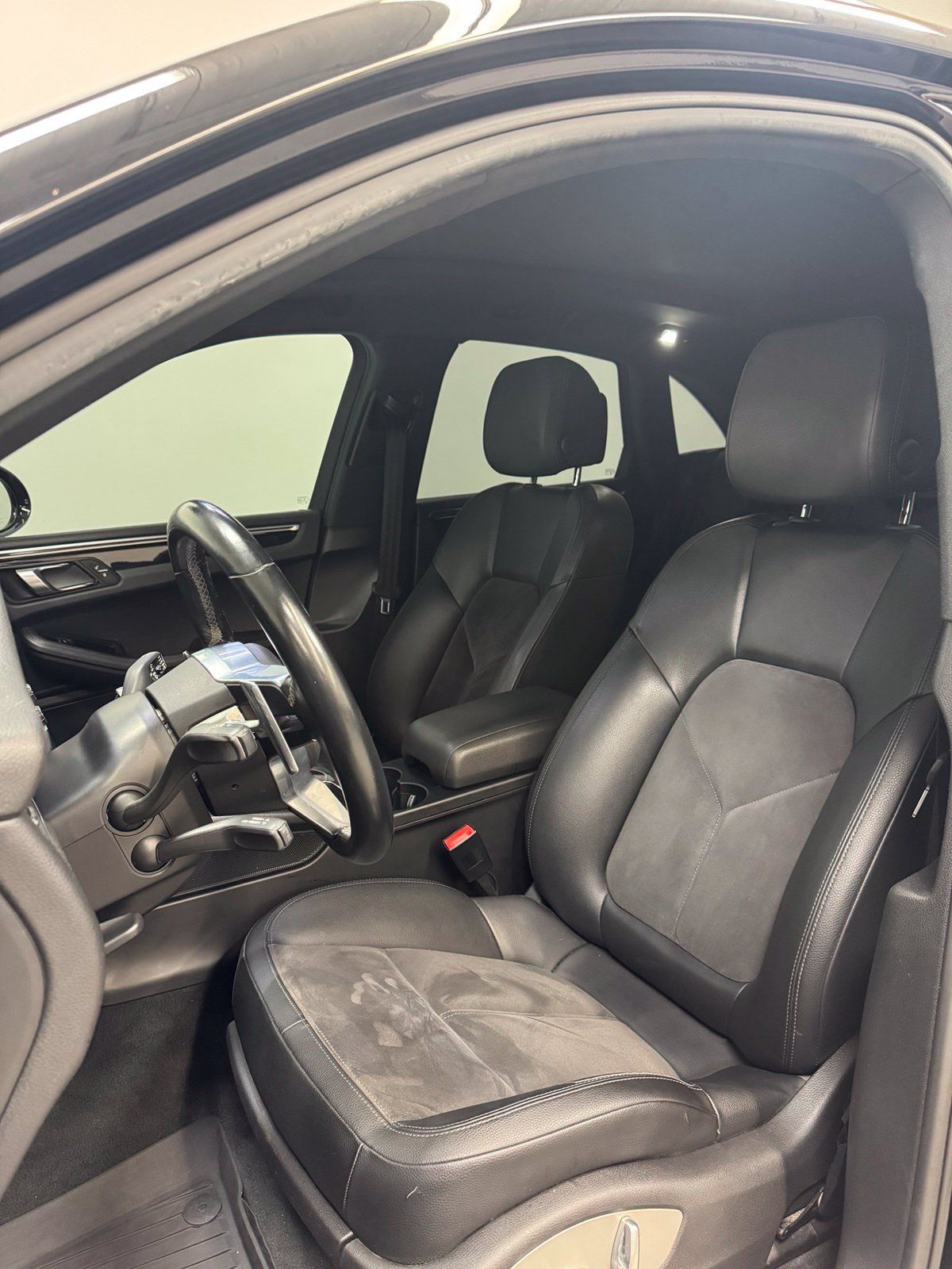 Certified 2018 Porsche Macan AWD/4WD image 5
