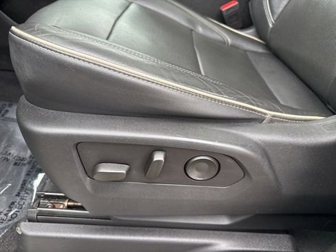 Used 2021 Chevrolet Tahoe Premier w/ Premium Package image 18