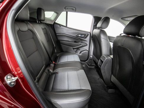 Used 2025 Chevrolet Trax LT w/ LT Convenience Package image 12