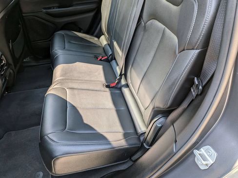 Certified 2024 Jeep Grand Cherokee Limited w/ Black Appearance Package AWD/4WD image 25