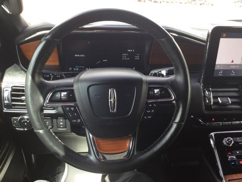 Used 2019 Lincoln Navigator Reserve AWD/4WD image 25