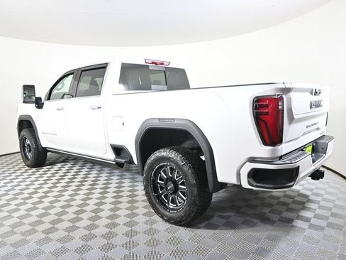 Used 2025 GMC Sierra 3500 Denali Ultimate AWD/4WD image 4