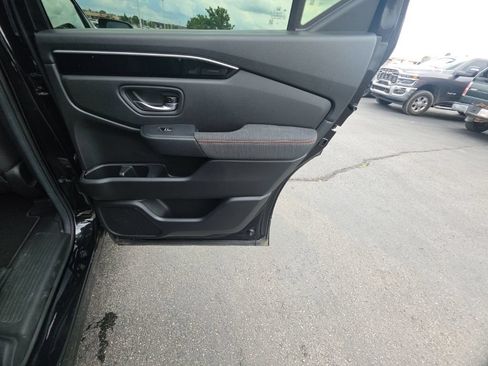 Used 2025 Honda Pilot Sport image 31