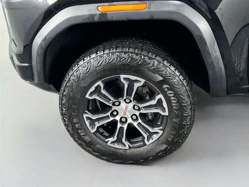 Used 2024 GMC Canyon AT4 w/ AT4 Premium Package image 29