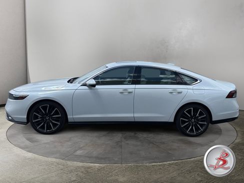 Used 2024 Honda Accord Touring image 4