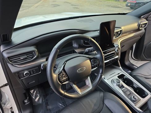 Used 2022 Ford Explorer Platinum w/ Equipment Group 601A image 18