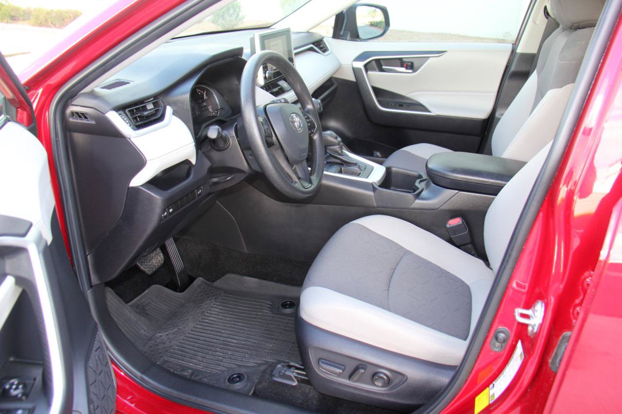 Used 2025 Toyota RAV4 XLE w/ Convenience Package FWD image 21