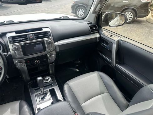 Used 2018 Toyota 4Runner SR5 Premium AWD/4WD image 28