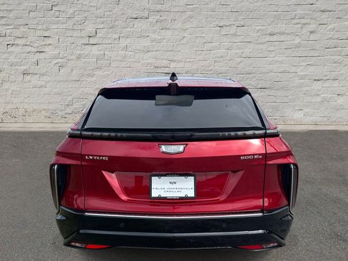 Certified 2025 Cadillac Lyriq Luxury w/ LPO, Floor Liner Package AWD/4WD image 4