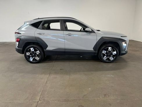 Used 2024 Hyundai Kona SEL AWD/4WD image 2