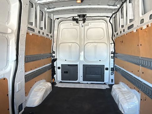 Used 2020 Nissan NV 2500 SV image 12