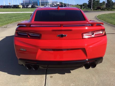 Used 2016 Chevrolet Camaro SS RWD image 5