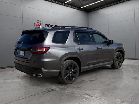 Used 2025 Honda Pilot Black Edition image 5