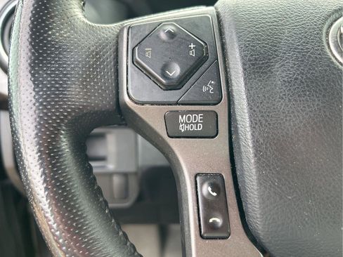 Used 2017 Toyota Tacoma TRD Sport image 16