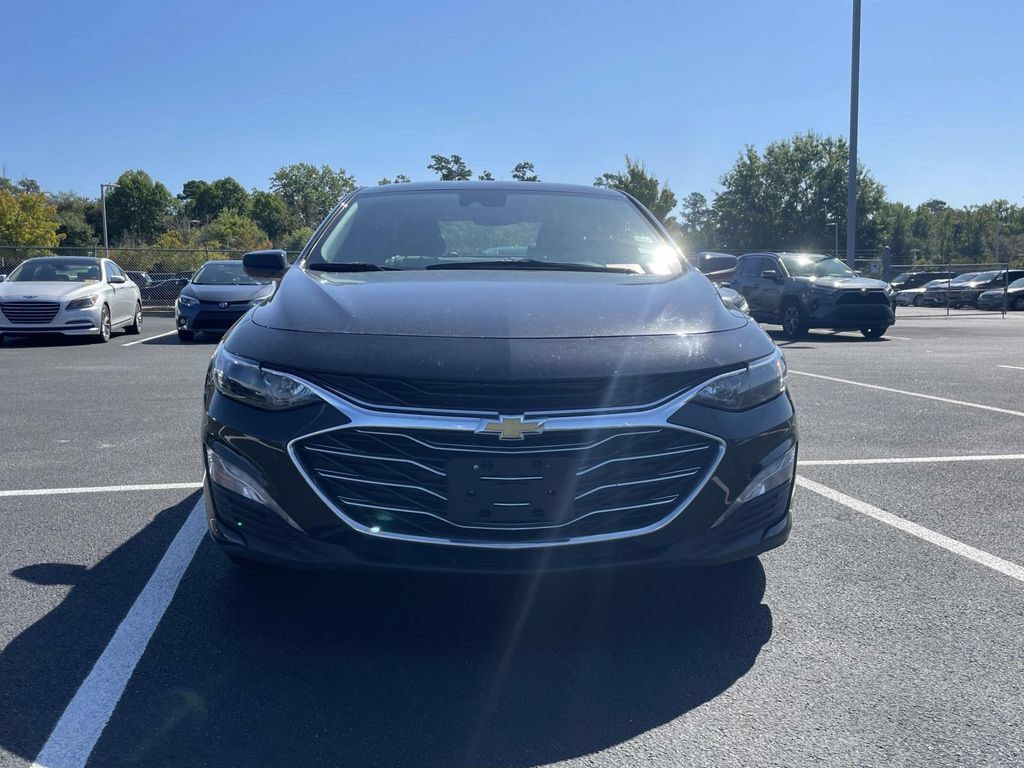 Used 2025 Chevrolet Malibu LT FWD image 2