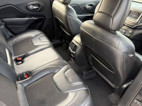 Used 2020 Jeep Cherokee Latitude Plus FWD image 30