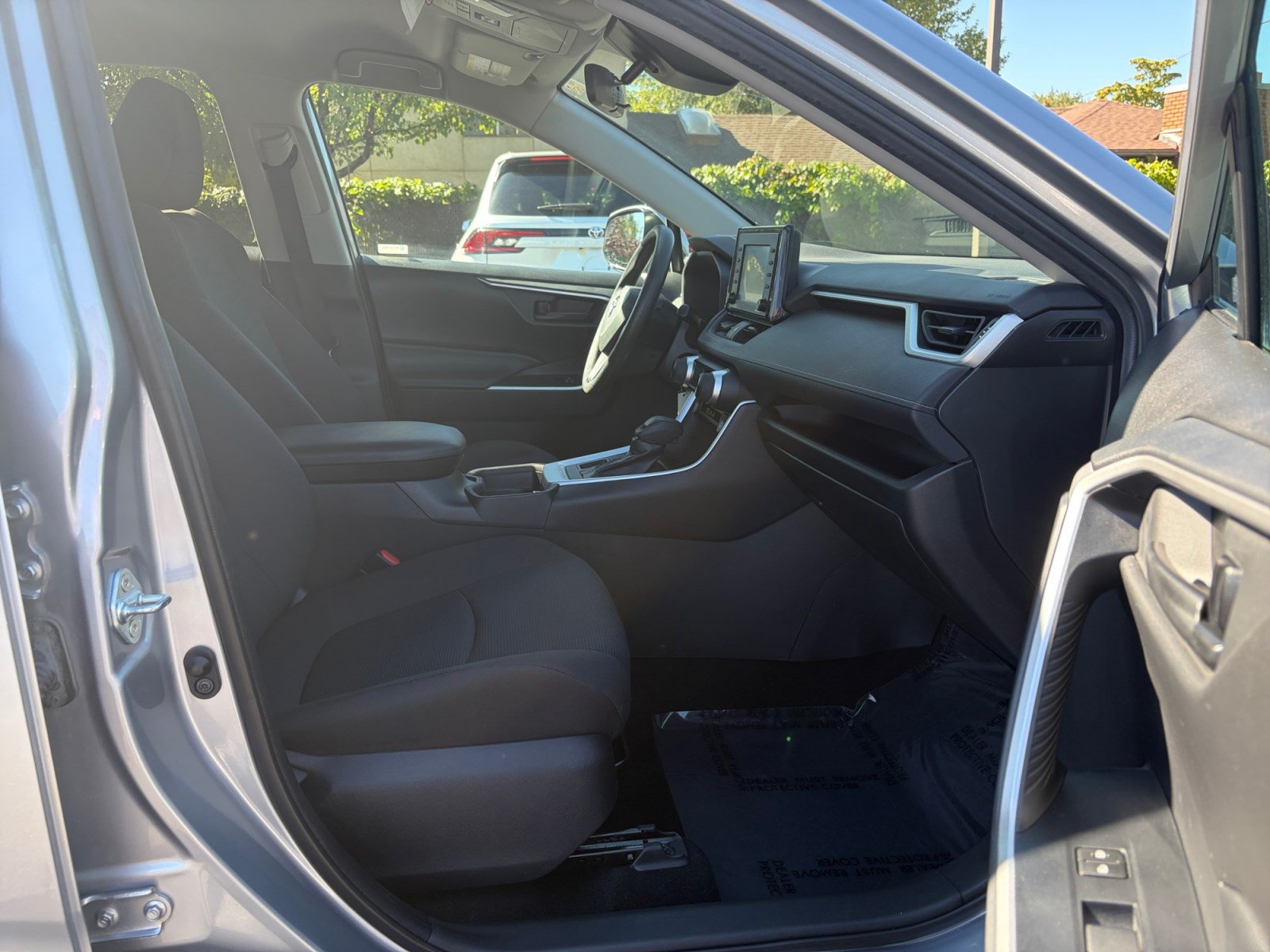 Used 2021 Toyota RAV4 LE w/ Carpet Mat Package (TMS) AWD/4WD image 28