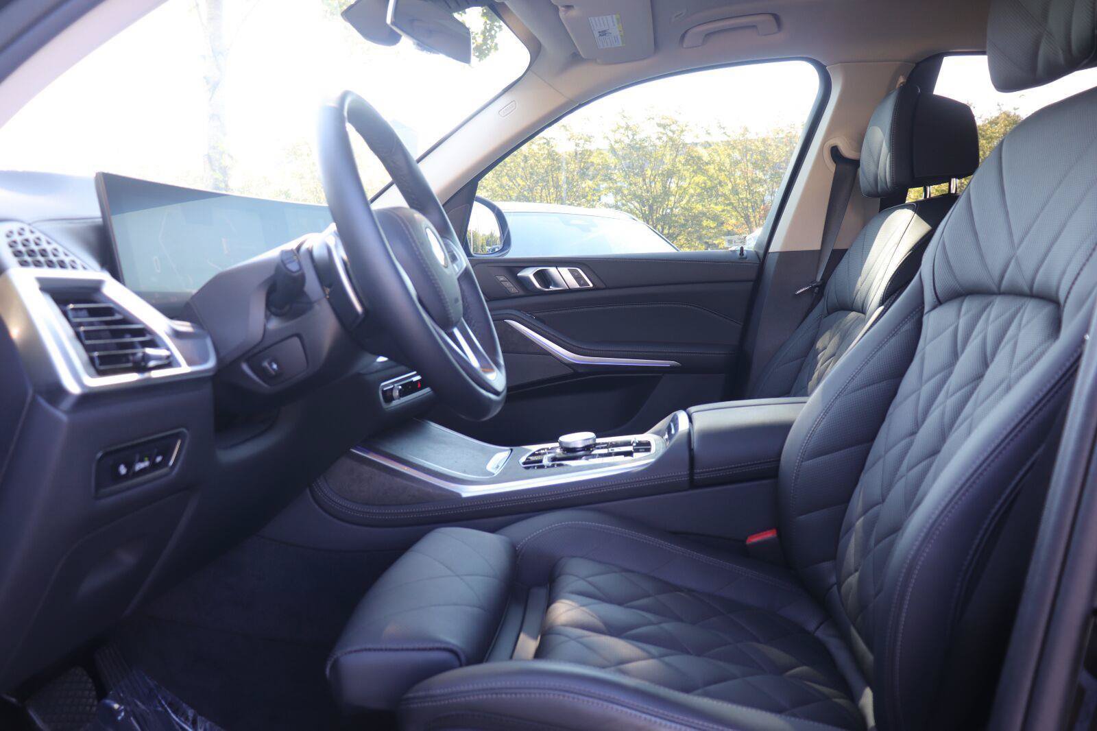 Used 2024 BMW X7 xDrive40i w/ Premium Package AWD/4WD image 10