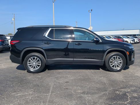 Used 2023 Chevrolet Traverse LT image 3