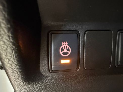 Used 2020 Nissan Rogue SV w/ Premium Package image 27